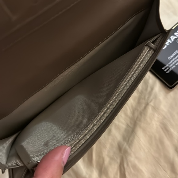 ❌SOLD❌Very Good Used Auth Chanel Patent Leather Wallet - Neutral/ Gray Color - Picture 6 of 15
